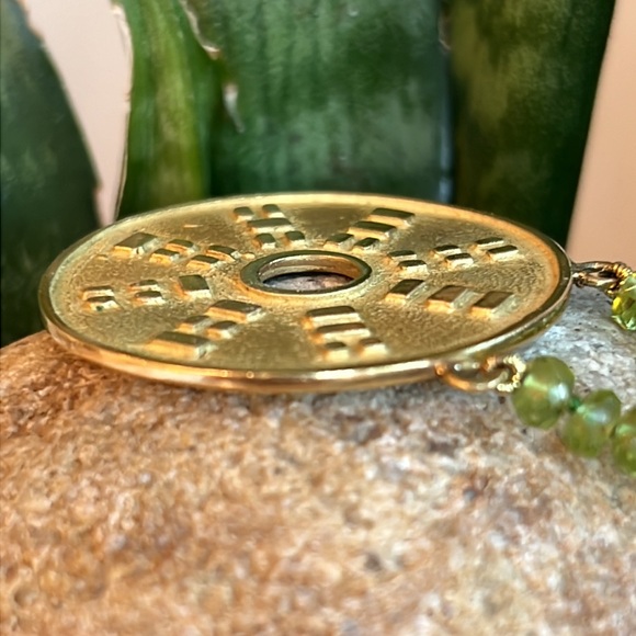 18 karat gold and peridot necklace - Picture 9 of 12